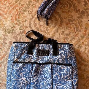 Scout set of lined M tote and 3zip toiletry bag. Blue paisley. 2 matching pieces